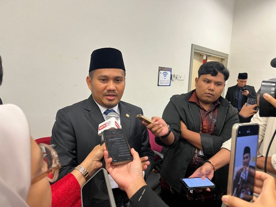 （已签发）全国：柔2陆路关卡严重阻塞  法兹里：官员严格检查