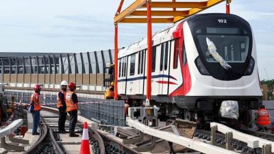 柔新捷运2号列车抵新山 正式启动测试阶段