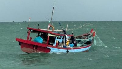 雪海事执法机构扣查2可疑船   逮捕10名无证件印尼籍渔民