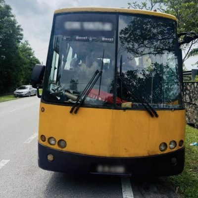 (已签发)大都会:校车无证无保险 学生命系无牌司机/3图