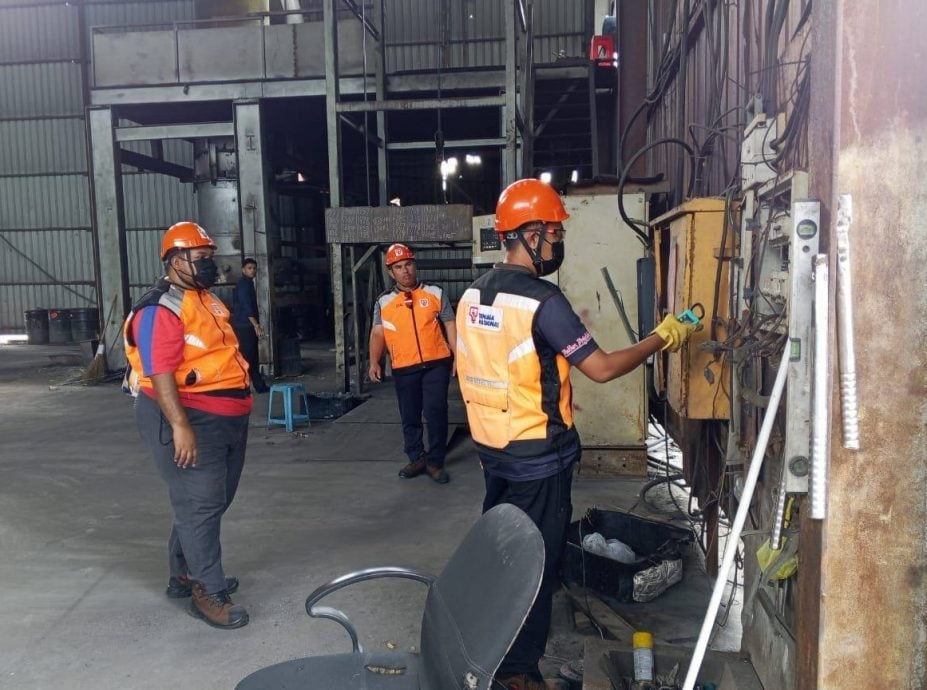 (已签发)大都会版2头:非法金属加工厂遭取缔/6图