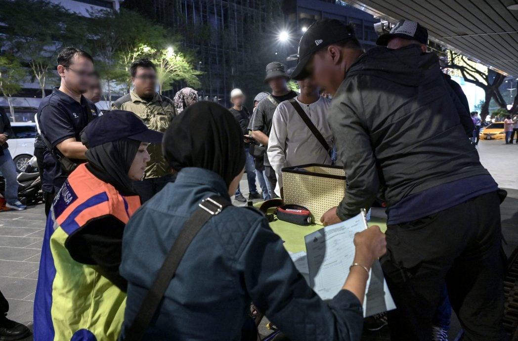 （已签发）大都会/隆市政局捉Klcc无牌街头摄影师