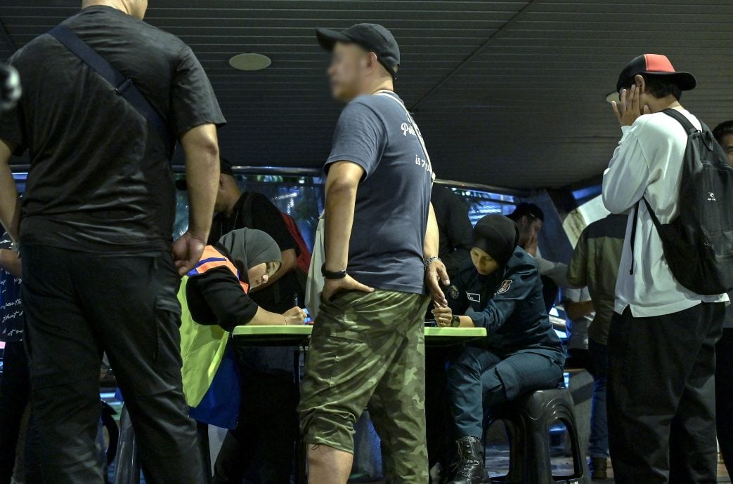 （已签发）大都会/隆市政局捉Klcc无牌街头摄影师