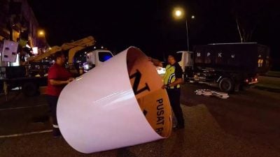 2家按摩中心无牌营业   古来市议会查封拆4广告牌