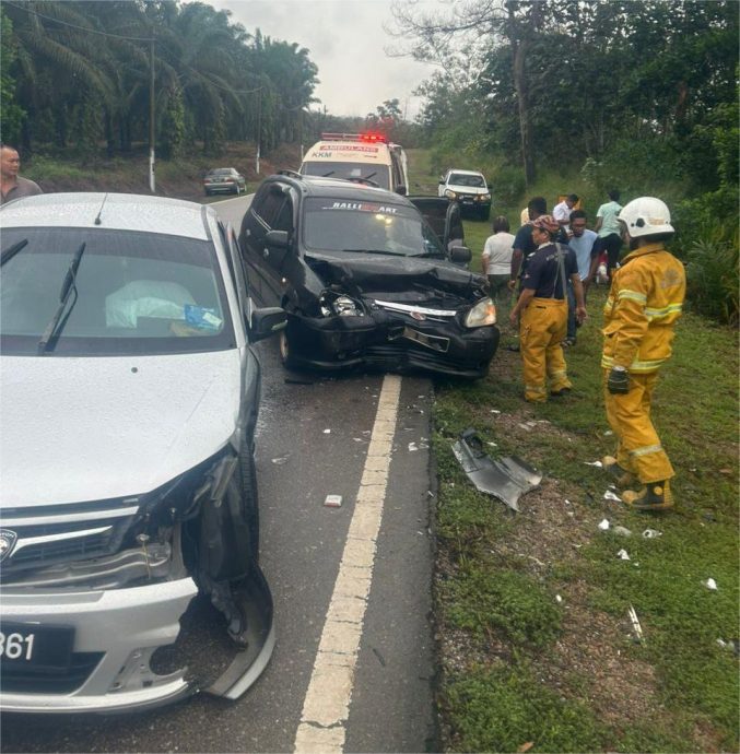 （已签发）柔：2车迎面相撞  2人受伤送院