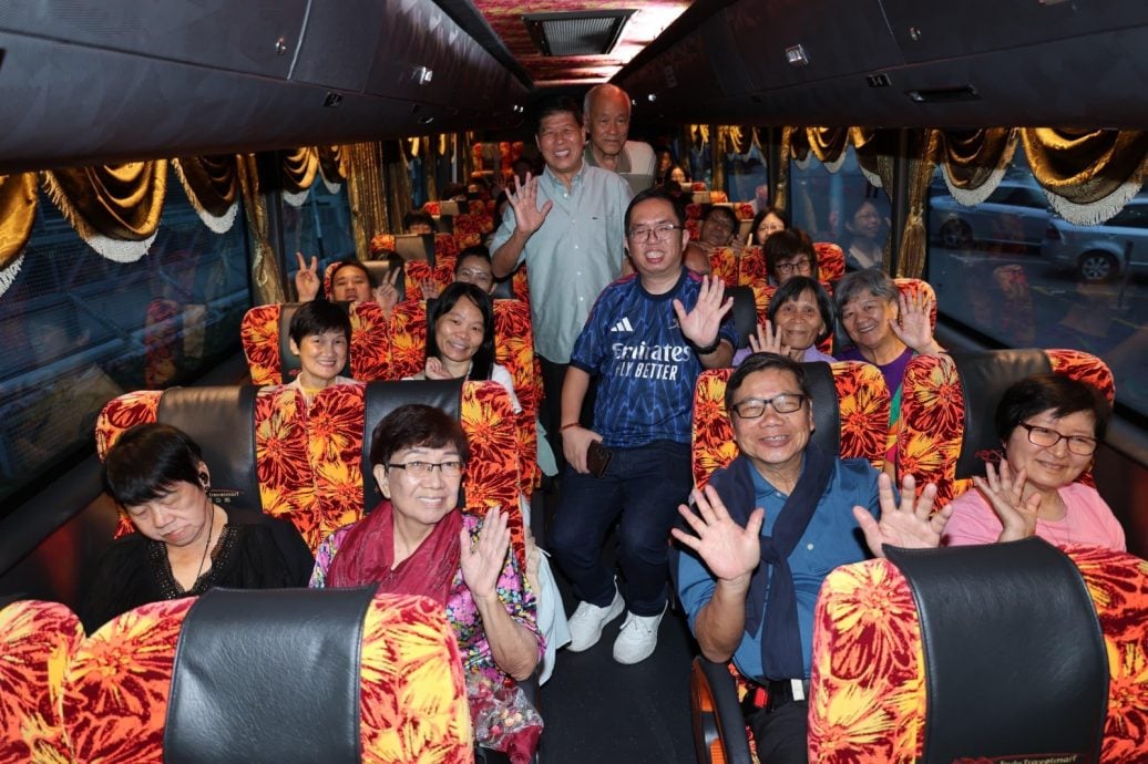 （已签发）柔：36柔南华文报从业员家眷   参加马六甲一游