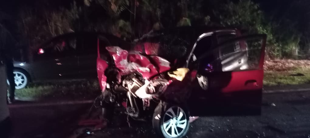 (已签发)柔:东甲巴也马路5车相撞 致1死5伤