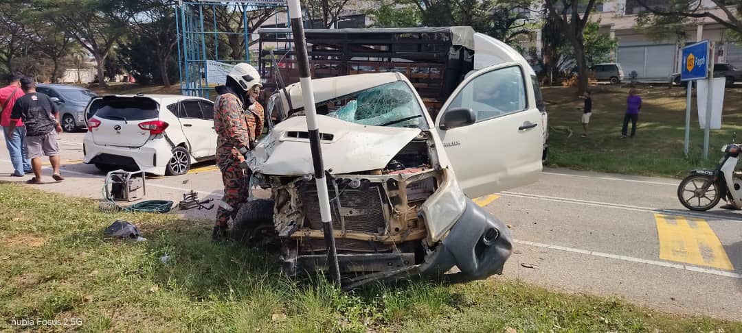 东甲班卒4车相撞 致1人死亡