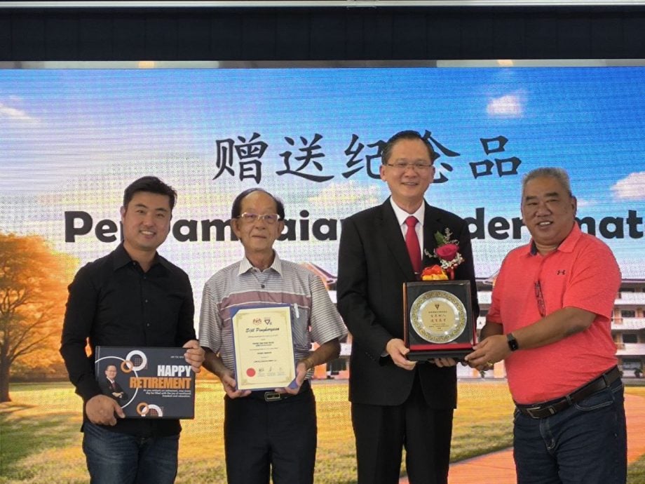 中化二A校长郑伟明荣休   三机构欢送感谢10年奉献