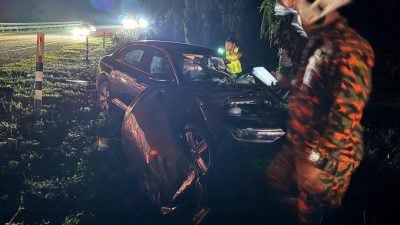 丰盛港三板头路车祸  轿车司机送院治疗