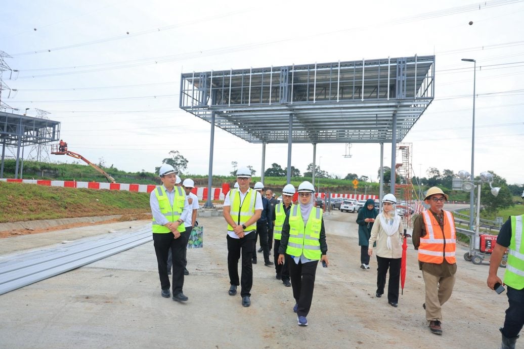 （已签发）柔：丹绒浪沙和贡贡路之间   收费门架工程已达90%