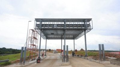 丹绒浪沙和贡贡路之间   收费门架工程已达90%