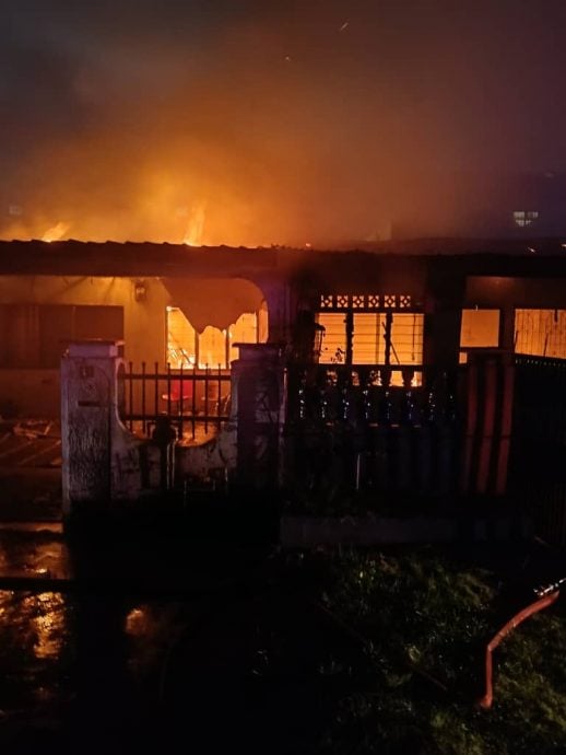 (已签发)柔:乌鲁地南3民宅遭祝融 两屋烧毁幸无伤亡