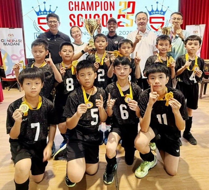 (已签发)柔:全柔中小学排球赛圆满举行 麻坡夺小学组双料冠军