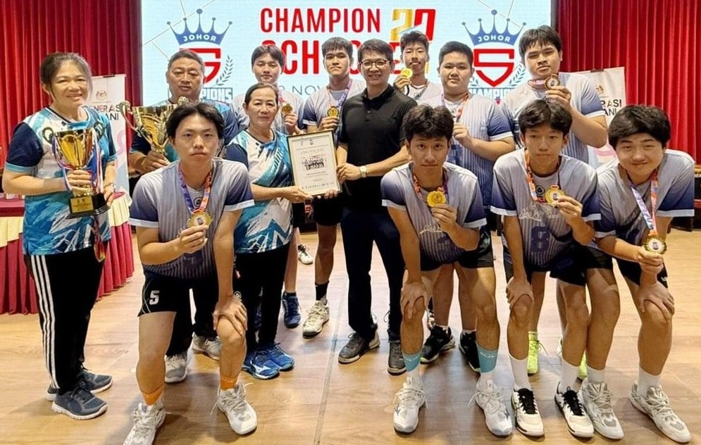 (已签发)柔:全柔中小学排球赛圆满举行 麻坡夺小学组双料冠军