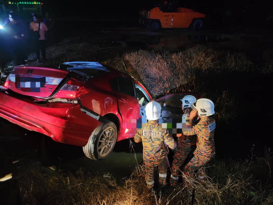 (已签发)柔:凌晨驱车失控撞沟 男子证实死亡