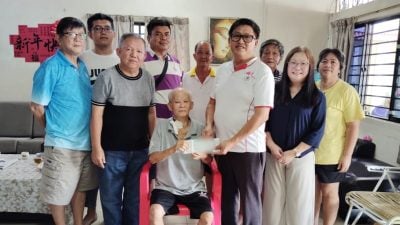 利丰港培华校友会为患病老师   筹得9万4800令吉