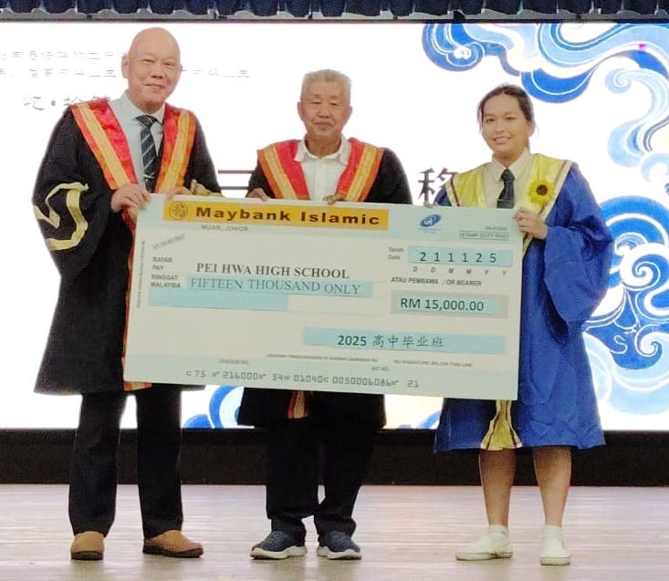 （已签发）柔：**双头之二**利丰港培华77高三生毕业   董事长促常回校看看