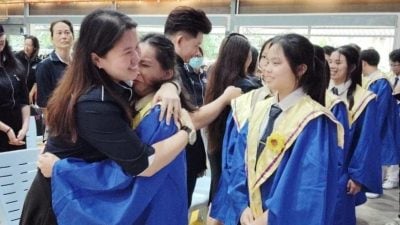 利丰港培华77高三生毕业   董事长促常回校看看