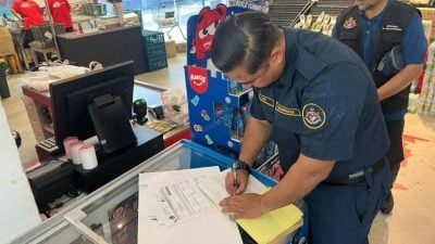 古来市会突击3商家 追讨逾3万产业税