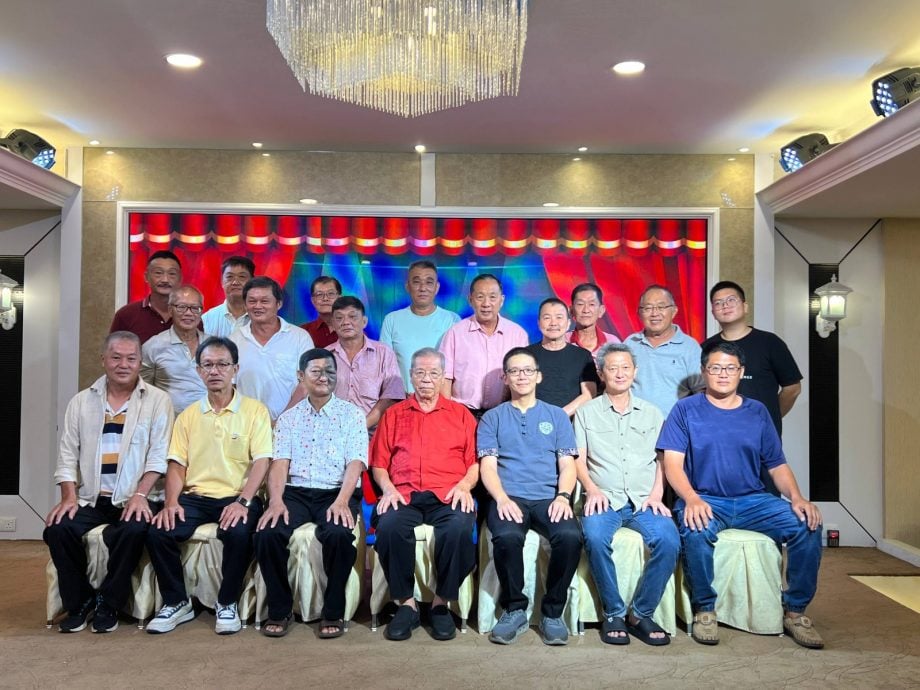 （已签发）柔：**可版头**峇巴力士隆港脚中华董家协就职   首设服务奖感谢教师