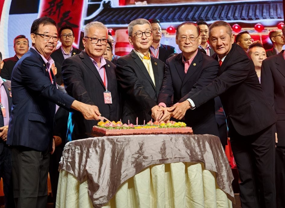 白福春:传承中华文化 须家庭、学校、社会同心协力