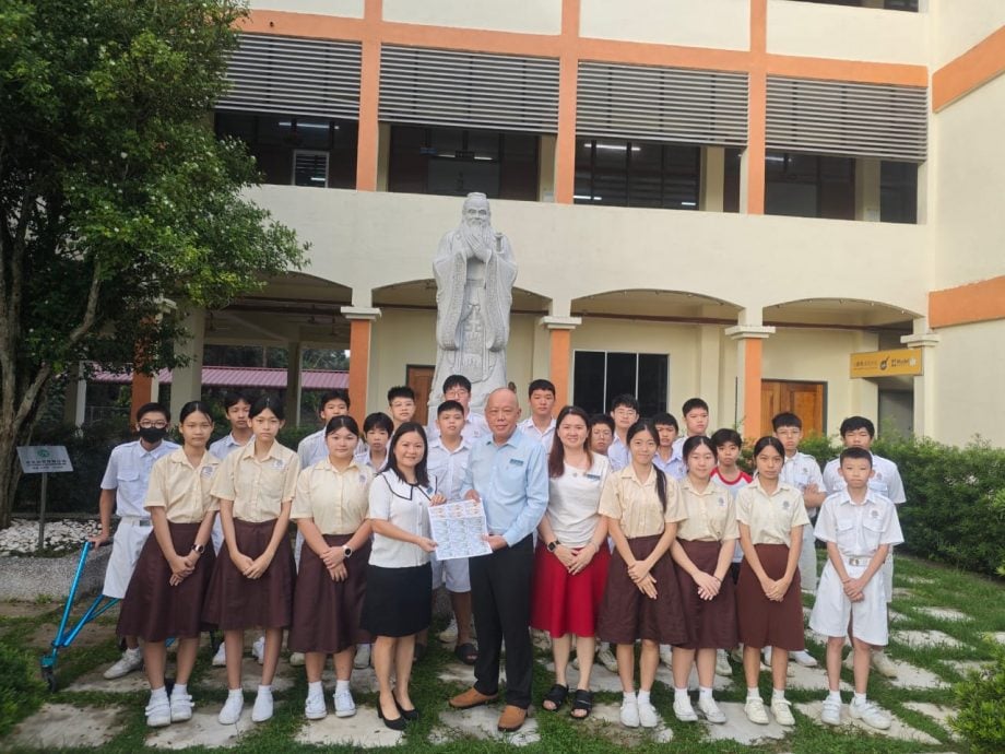 (已签发)柔:培华独中欲筹2000万 明年2月13日设千人宴