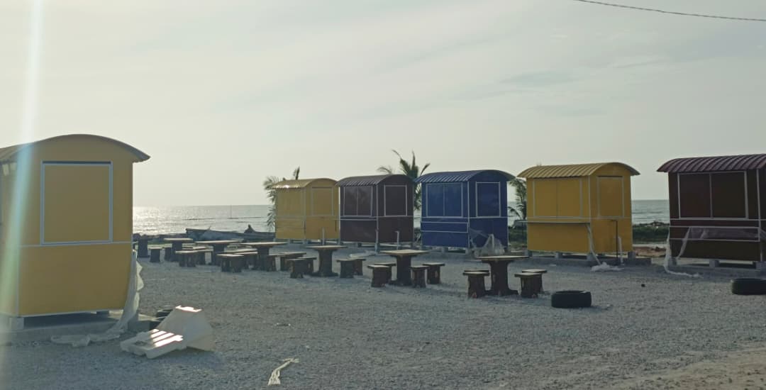 (已签发)柔:**封底**红桥海边迎来美化提升 打造露天饮食区吸引游客