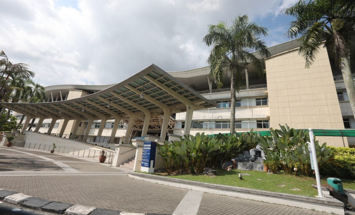 (已签发)柔:**封面**州议会丨医护人员越堤就业 林添顺:成立特别工作小组探讨