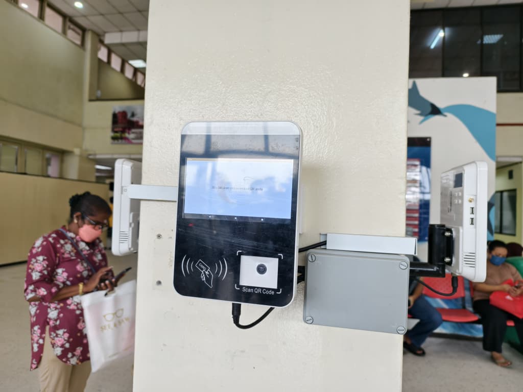 (已签发)柔:**封面**州议会丨医护人员越堤就业 林添顺:成立特别工作小组探讨