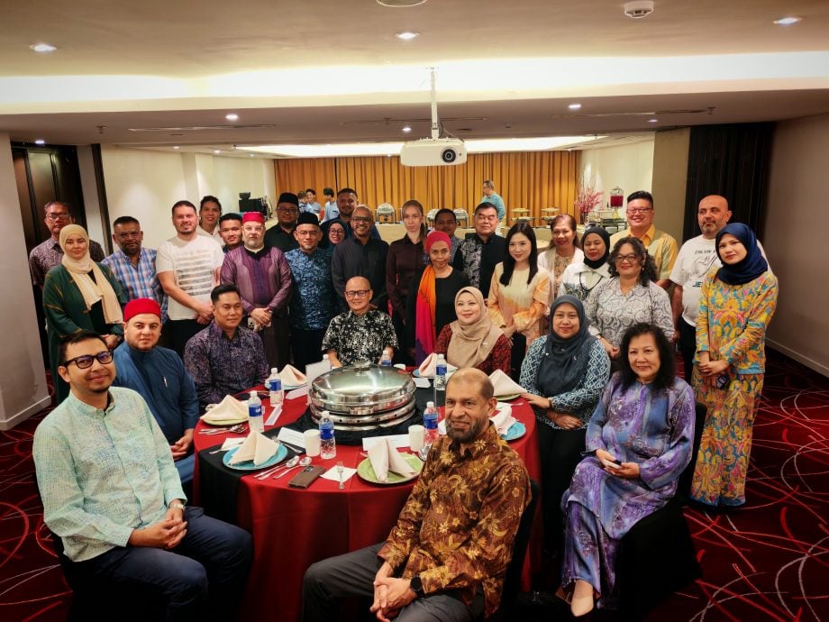 （已签发）柔：市场情报：10欧洲穆斯林代表   探索大马穆斯林友善之旅