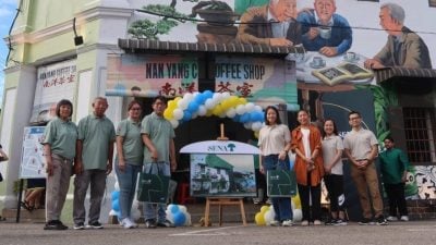 SENA专科医院和南洋茶室制作   昔“关爱之色”壁画开幕