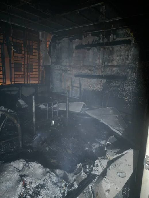 店屋楼上房间起火   1男子手部烧伤送院