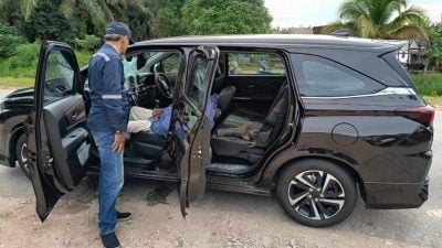 疑罗里转动轴脱落   击穿挡风镜砸死男子