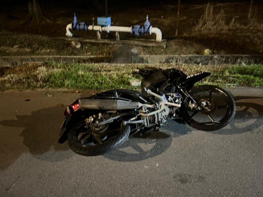 摩托车疑失控打滑撞花盆翻覆   无照男骑士伤重不治