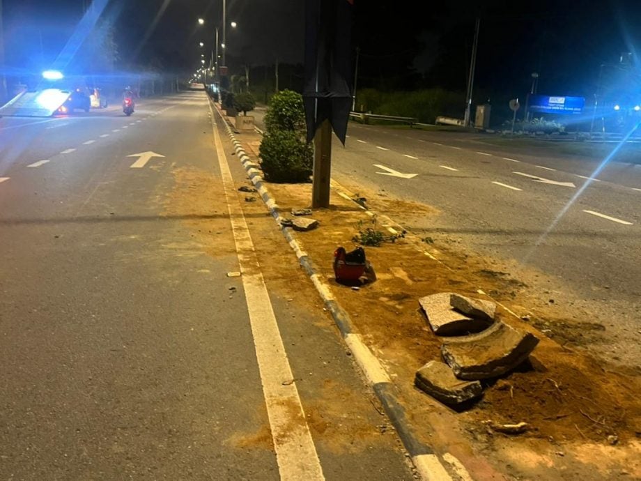 摩托车疑失控打滑撞花盆翻覆   无照男骑士伤重不治