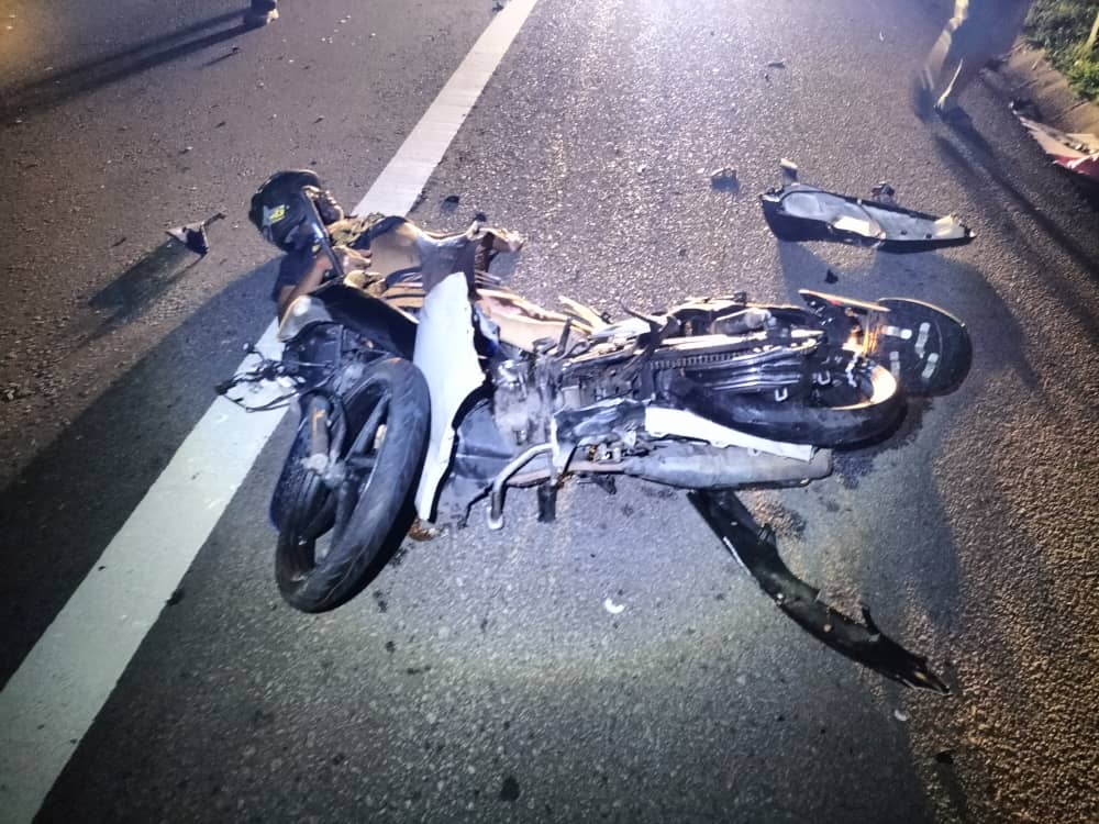 （已签发）柔：撞停紧急车道罗里后撞汽车  骑士当场毙命