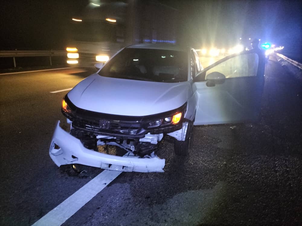 （已签发）柔：撞停紧急车道罗里后撞汽车  骑士当场毙命