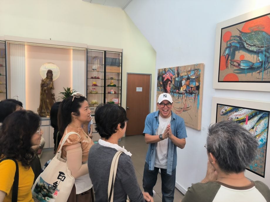 本地画家蔡佳甬首次回乡   办《与浪共舞》个展