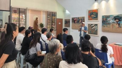 本地画家蔡佳甬首次回乡   办《与浪共舞》个展