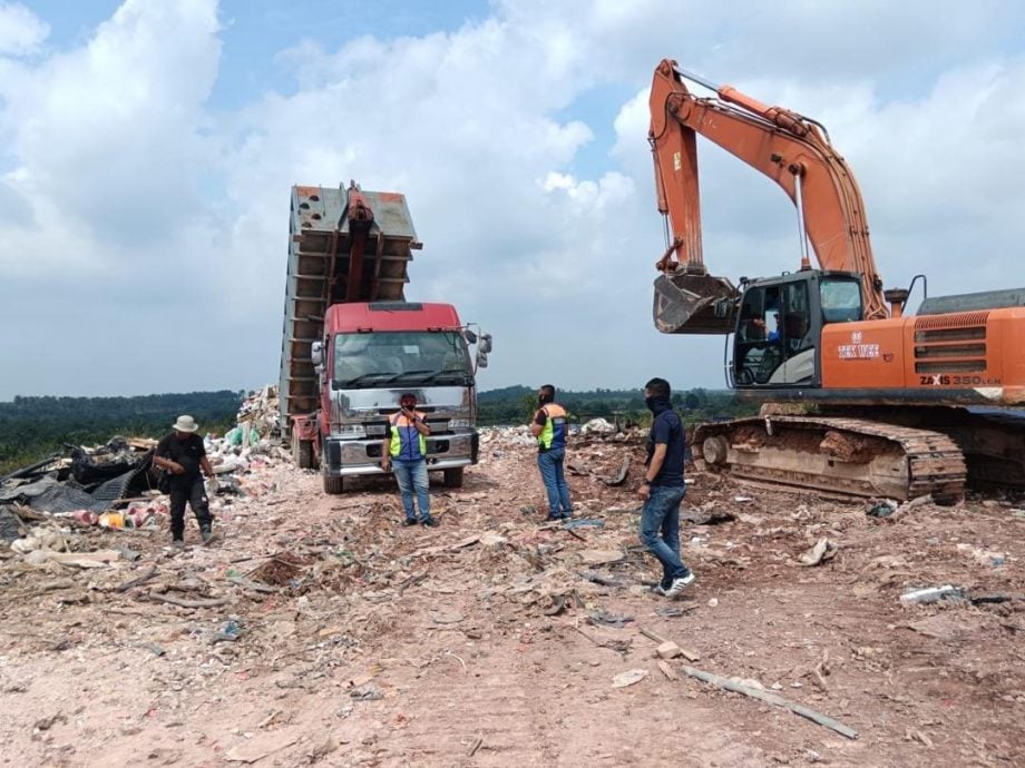 （已签发）柔：柔固体废料管理机构派“卧底”   查获士年纳非法倾倒垃圾活动