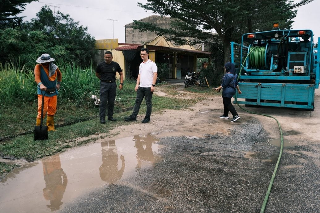 武吉峇都联邦大道沙尘困扰   清洁路面仅治标