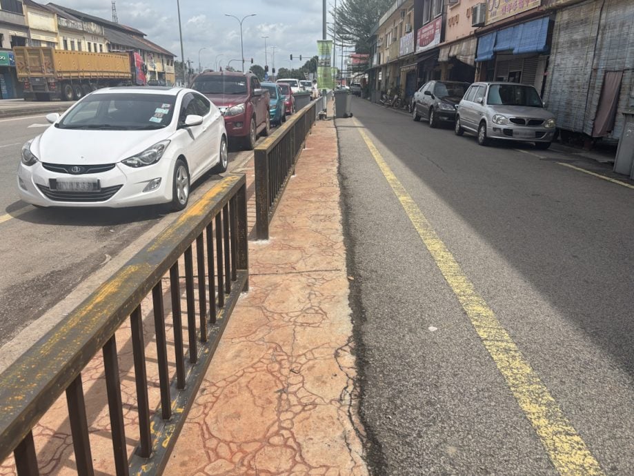 利民达大街商家促当局   解决停车问题