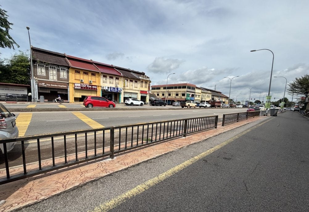 利民达大街商家促当局   解决停车问题