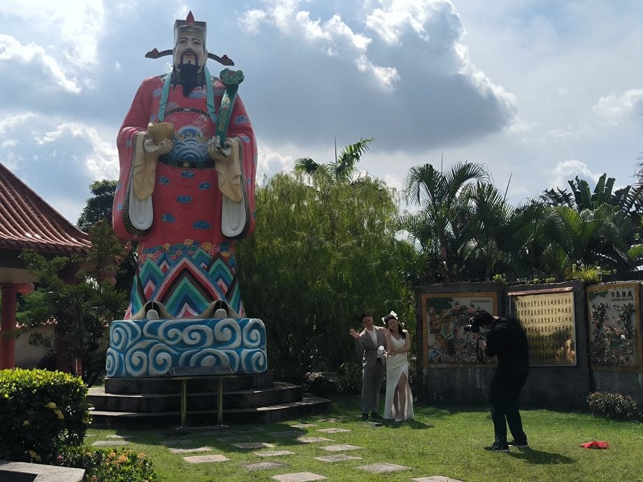 双春兼闰月成结婚旺年 紫霭阁11月迎143对新人注册