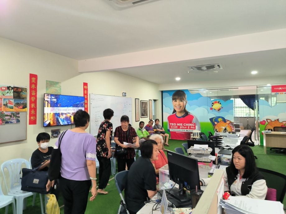 （已签发）柔：**版三头**STR资料更新今日截止   古来国会议员办公室人潮涌现