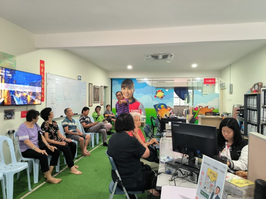 （已签发）柔：**版三头**STR资料更新今日截止   古来国会议员办公室人潮涌现