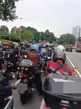 (已签发)柔:**版二头**新山关卡摩托车道清晨大拥堵 骑士纷鸣笛表不满