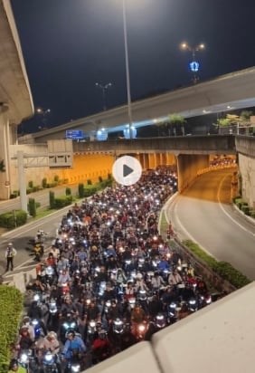 (已签发)柔:**版二头**新山关卡摩托车道清晨大拥堵 骑士纷鸣笛表不满