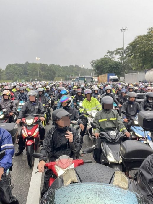 (已签发)柔:**版二头**新山关卡摩托车道清晨大拥堵 骑士纷鸣笛表不满